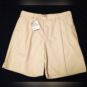 Izod Shorts Men's 36 Beige SportFlex Waistband No Wrinkle Khaki Chino Casual NEW